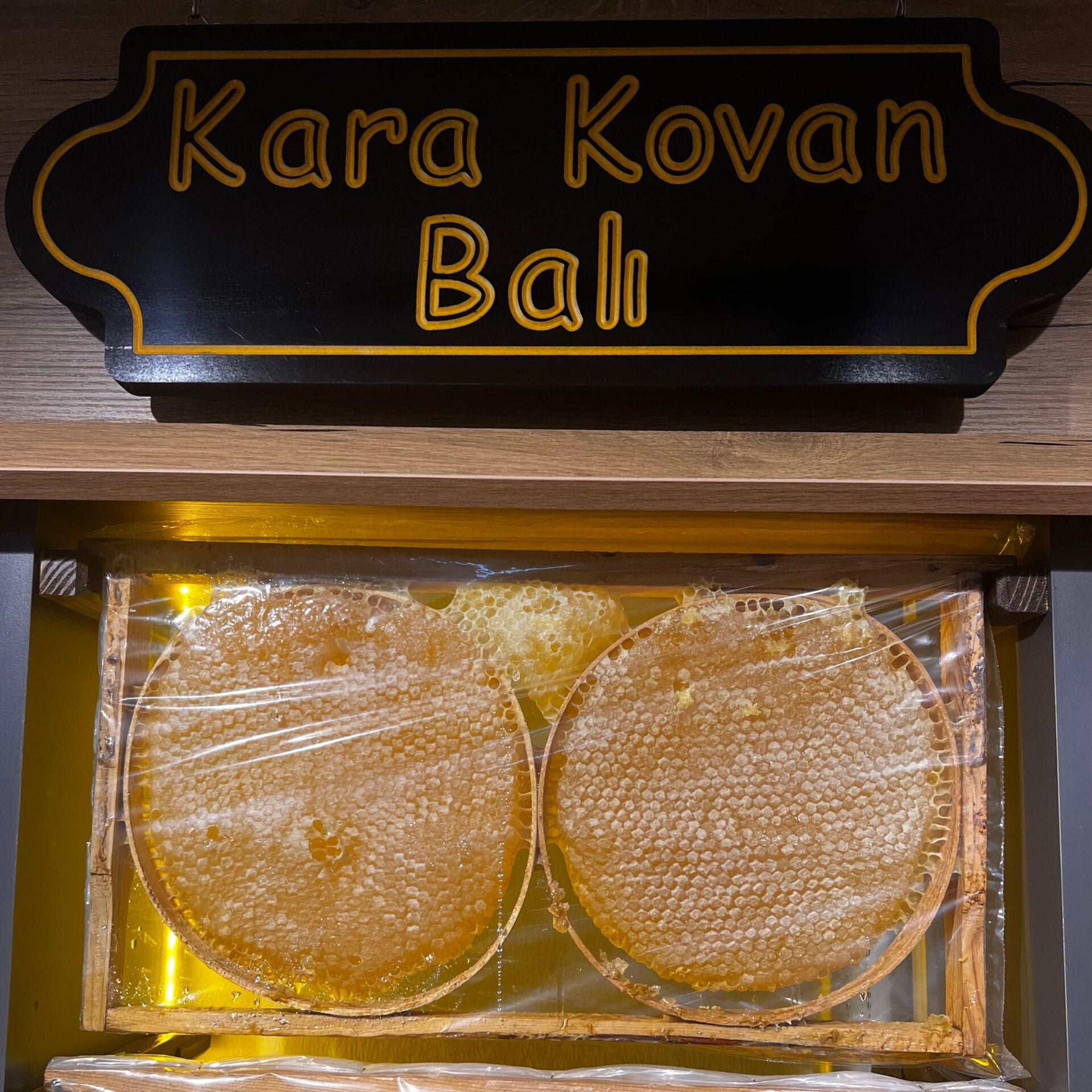 Karakovan Balı Petekli